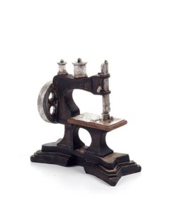 BUFFER® Decotown Nostaljik Dekoratif Dikiş Makinesi Biblo Süs Eşyası BUFFER® Decotown Nostaljik Dekoratif Dikiş Makinesi Biblo Süs Eşyası