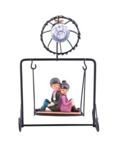 BUFFER® Işıklı Salıncakta Romantk Genç Aşıklar Dekoratif Ahşap Biblo